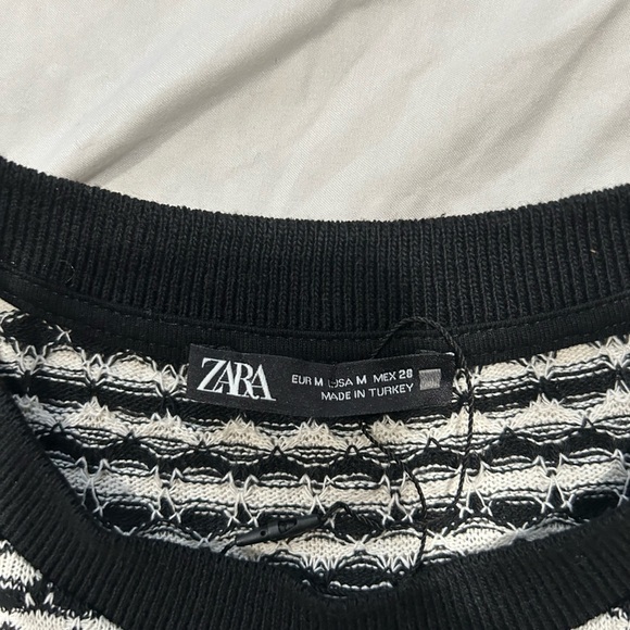 Zara Geometric Black and White Jacquard Knit Top size Medium - Picture 4 of 6